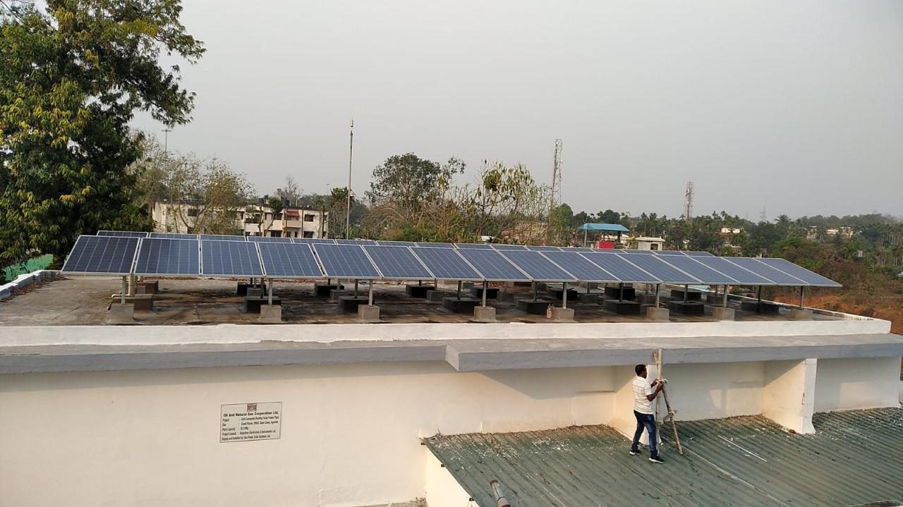 Wide rooftop solar array on a concrete roof